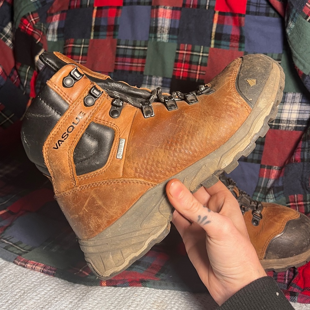 Vasque St. Elias GTX hiking boot size 7 women’s. Worn but lots of life!